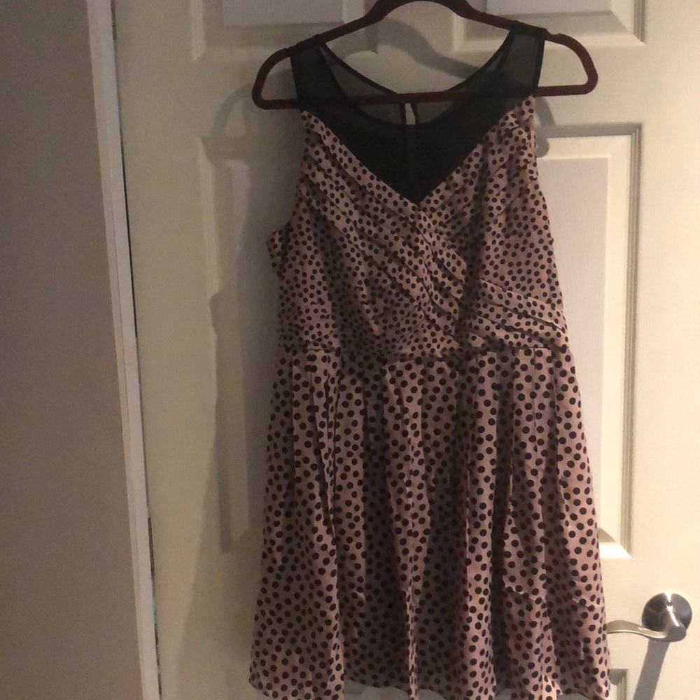☘️Lauren Conrad polka dot pleated dress